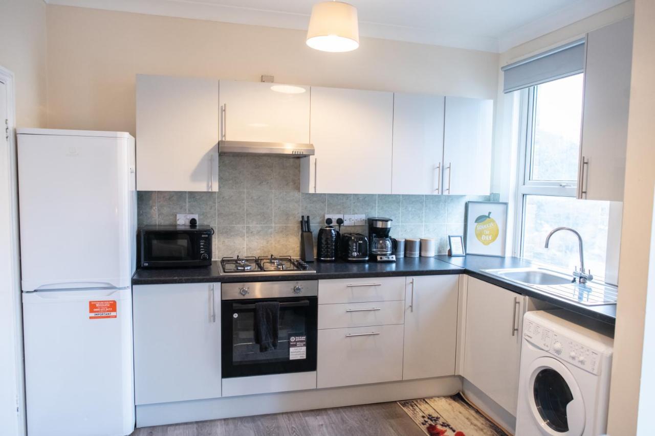 4 Bedroom Flat With High Speed Wi-Fi In North Acton, Ealing, West Londra Dış mekan fotoğraf