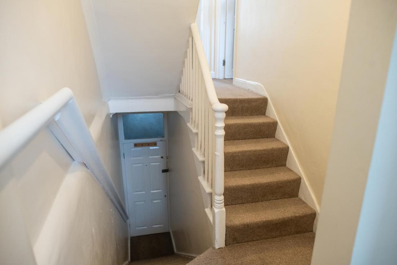 4 Bedroom Flat With High Speed Wi-Fi In North Acton, Ealing, West Londra Dış mekan fotoğraf